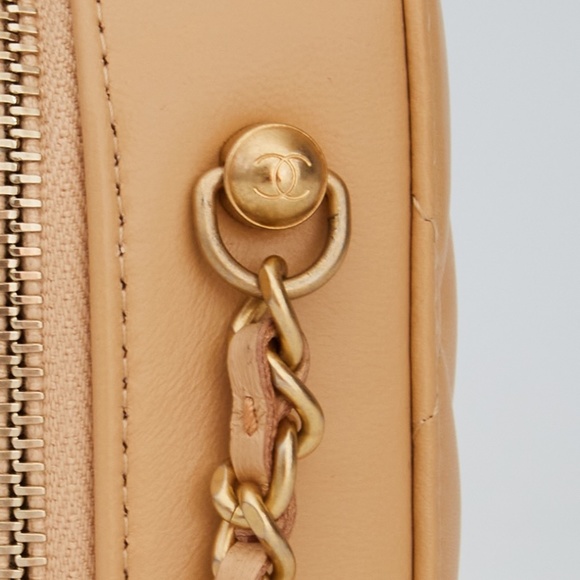 CHANEL PEARL CRUSH MINI CAMERA BAG 32 SERIES (2021) - Picture 10 of 11